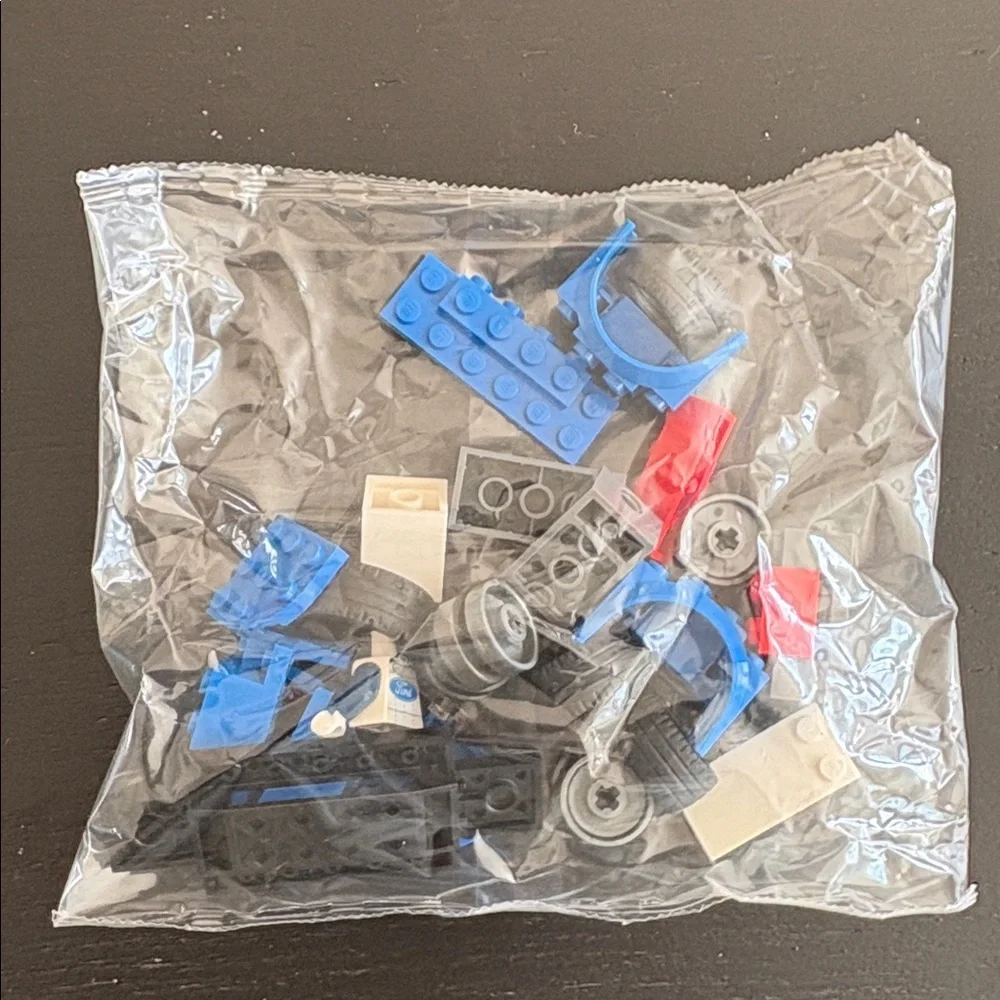 LEGO Speed Champions Ford Mustang GT - Blue and White - Picture 8 of 9